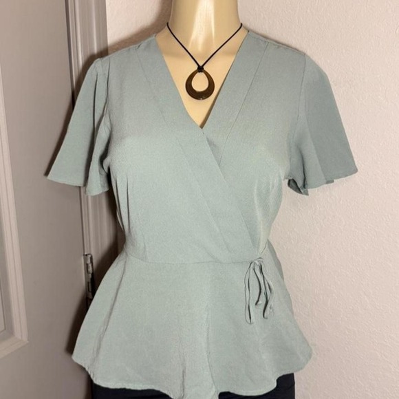 Monteau Los Angeles Tops - Monteau greenish top with peplum style